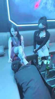 【桃幼幼】双S-KTV-强制喂圣水/踩踏喂食/骑马爬行 bf28132 -套路艾彩视频