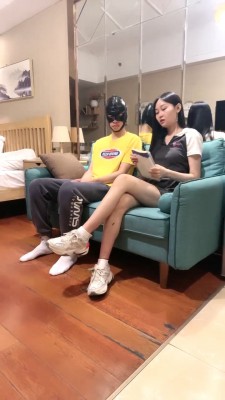 【艾莉】剧情-学妹教训学长-白鞋踩踏/骑马腿绞窒息/喂口水 bf28071 -套路艾彩视频