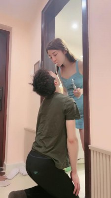 【领主老大】伺候晨起-人体板凳/全体重踩踏/踩舌/深喉插吐 bf27932 -套路艾彩视频