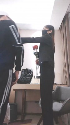 【美娜格格】职场女神调-反绑高跟黑丝踩狗 bf28119 -套路艾彩视频