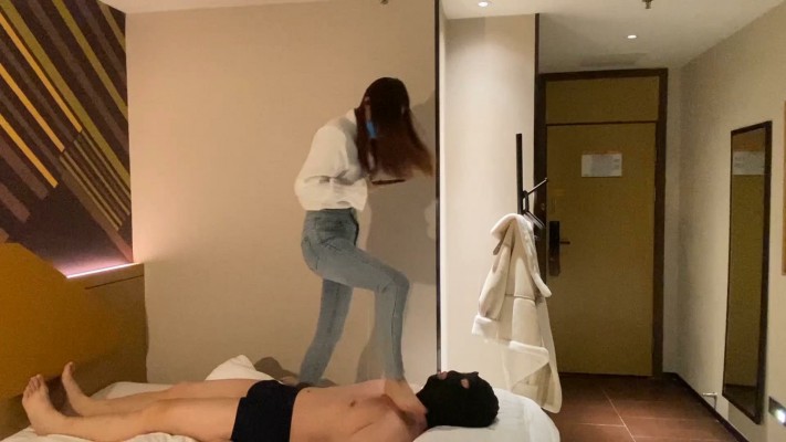 【黑丝诱惑】沐沐女主暴力调教上海狗 YC-230408-9