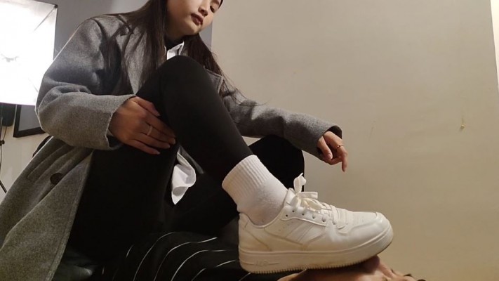 梦晨女王脏鞋底调教 YC-221115 -套路艾彩视频