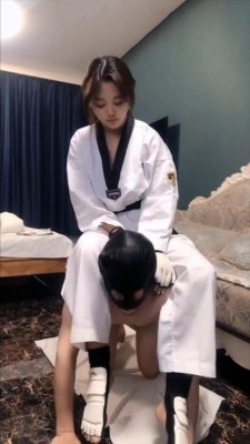 【LAPAPA】初柒跆拳女杀手逛街被调戏 抓回流氓暴虐绞杀剧情踢踩绞杀处刑 YC-220721-7 -套路艾彩视频