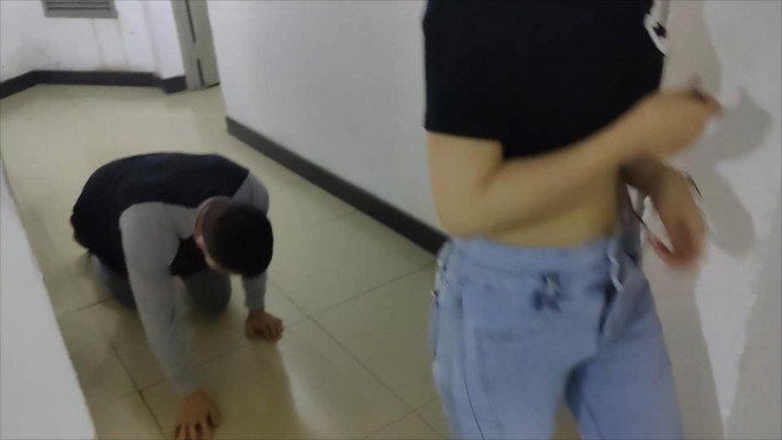 【00后小彤】遛狗回家让贱狗清理鞋底喝袜子水 YC-220711 -套路艾彩视频