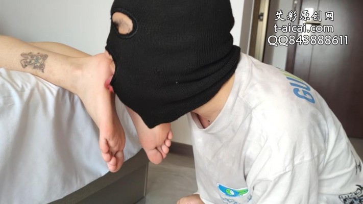 （中山素人联盟）纹身小姐姐末咖玩手机无视贱狗清理脚步 YC-220304-4 -套路艾彩视频