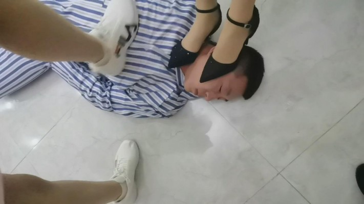 两位医护美女虐踩人 YC-220128-6 -套路艾彩视频