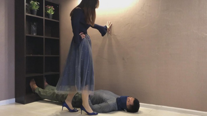 超级美女 踩踏调教 YC-220113-6 -套路艾彩视频