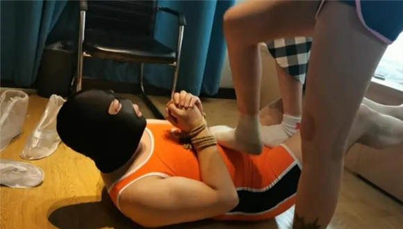 安然女帝强灌口水 YC-210529-3 -套路艾彩视频