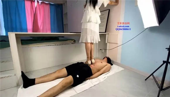 华伦天奴哪个M能不爱呢 -套路艾彩视频