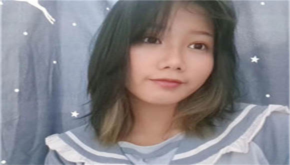 【00后蕬小乃】原味白丝恋足玩下体，脚喂食