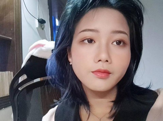【00后蕬小乃】跪舔小乃和阿篱两位女主的肉丝脚和裸足 -套路艾彩视频