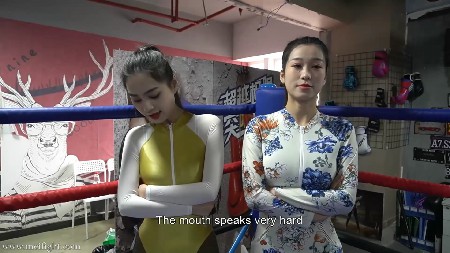 四个泳衣丝袜女生的争斗 -套路艾彩视频
