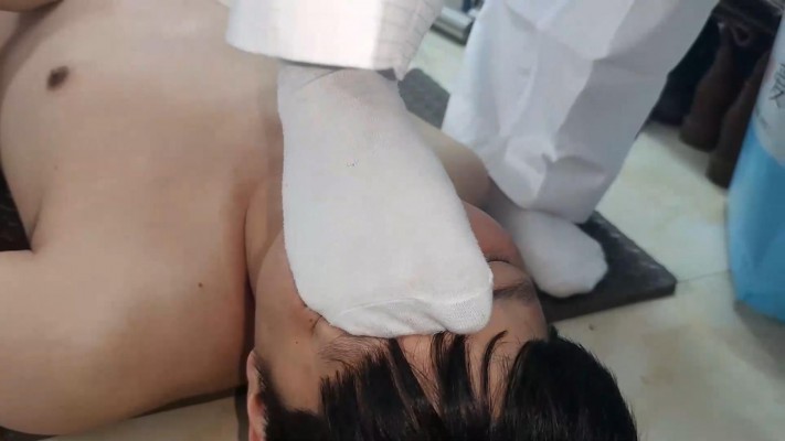 【广州小鱼女神】柔道鱼爹欺负师弟，羞辱小学弟闻脚闻胯，腿绞深喉小学弟 YC-230502 -套路艾彩视频