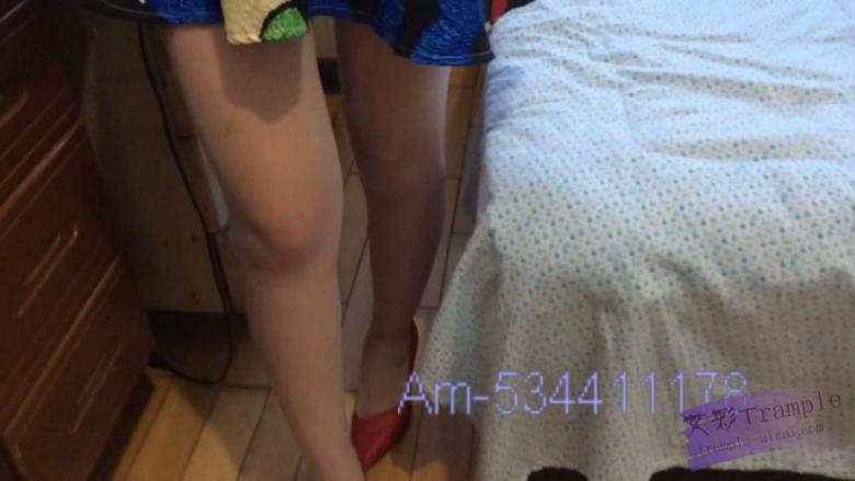 【极品典藏】这样的白丝可以玩一年么？秀足,鞋+偷拍+全身+背影 -套路艾彩视频
