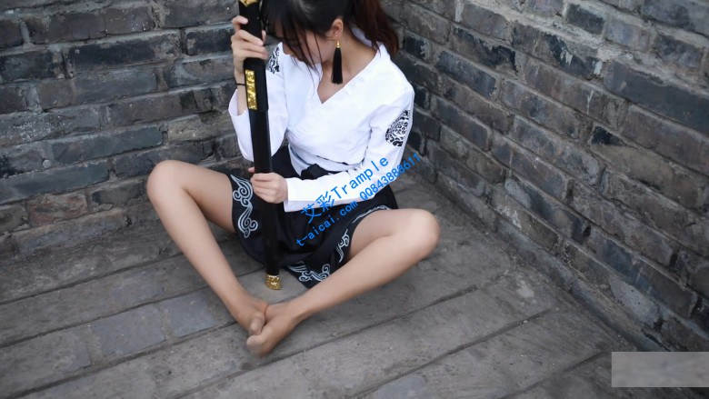 漂亮小姐姐古装肉丝 -套路艾彩视频