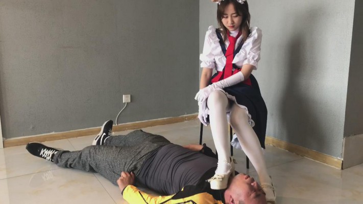 洛丽塔美女踩踏调教 YC-220309-4 -套路艾彩视频