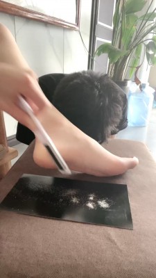 【沅芷大人】刮脚皮让贱狗吃掉 bf28265 -套路艾彩视频