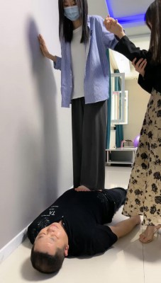 【文文】带素人闺蜜调-全体重跳踩/骑脖子转圈/手脚耳光 bf28358 -套路艾彩视频