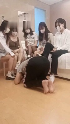 【金桔小主】5S群调群踩/遛狗骑马/虐乳钻胯/深喉/强迫升水 bf28365 -套路艾彩视频