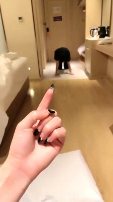 【小痴大大】JK洛丽塔皮鞋白袜-竖中指羞辱/鞋插嘴/掐脖窒息 bf28456 -套路艾彩视频
