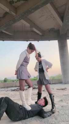 【领主老大】长靴双S户外暴虐/踩踏踢裆狠踹/舔脏鞋底/喂浓痰 bf28382 -套路艾彩视频