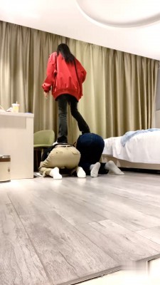 【海绵大大】小白鞋女神VS双M-转胯骑马/丝袜塞嘴数据线抽 JS23051710 -套路艾彩视频