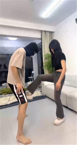 【狗哥】裸足插嘴/吃白袜/运动鞋全体重踩/气味羞辱/提档 bf29221 -套路艾彩视频