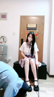 【甜心教主】学院风S-鞭打/舔脚趾/转胯爬行/坐脸窒息/白丝塞嘴 bf29299 -套路艾彩视频