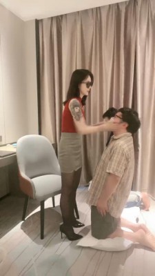 【筱月】犬化训练双奴-高跟虐乳/踢裆坐垫/喂吃浓痰 bf29471 -套路艾彩视频