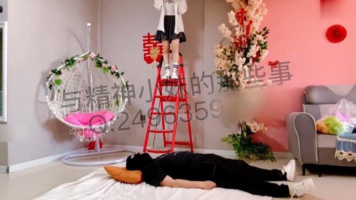 高空人脸蹦床-超重度 被精神小妹跳踩头 闻臭袜子舔脚 YC-230705-5 -套路艾彩视频