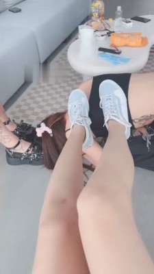 【小女仆】双S-母畜-舔脏鞋底/虐狗舌/踩踏转胯 bf30520 -套路艾彩视频