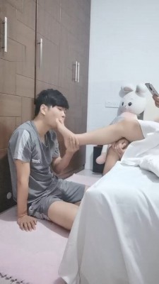 【调教视频】【浅尝lol】超强裸足深喉插吐 -套路艾彩视频