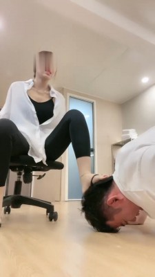 【调教视频】【辣妈】瑜伽裤S-重度揪耳朵/耳光抽 -套路艾彩视频
