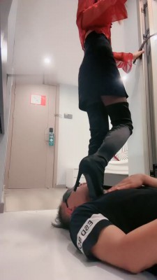 【艾莉】骑马转胯/打板子/长靴踩踏/脚插嘴 B2178