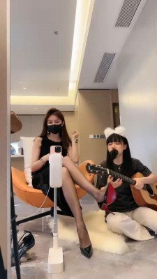 【美美子】可爱母畜-丝袜塞嘴/黑丝脚喂雪糕/藤条抽/吃白棉袜 B2170 -套路艾彩视频