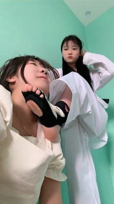 绝美中韩混血女学生生董小姐暴虐爱上自己的同班女M第一部 B2129 -套路艾彩视频