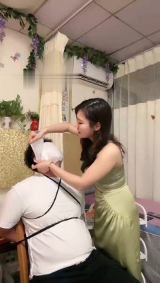 【木子大大】捆绑固定-给狗化妆/口水面膜窒息/夹耳朵 B2227 -套路艾彩视频