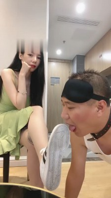 【陈甜女帝】骑马骑脖转胯/重度提档/闻舔原味鞋袜jio【续集】 B2293 -套路艾彩视频