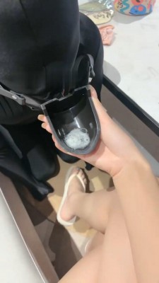 【沅芷大人】家奴的一天-刑具喂口水/短靴裸足闻舔 -套路艾彩视频