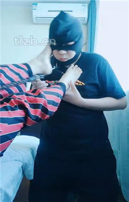 【伯爵】车站后车不忘玩狗 -套路艾彩视频