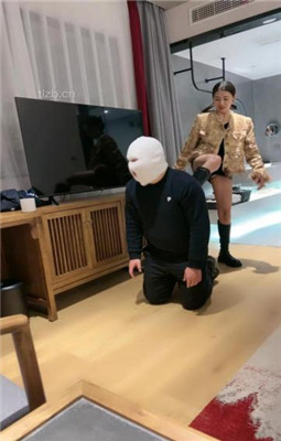 【苏御大大】长靴踩踏/跪求圣水/闻黑袜/骑马