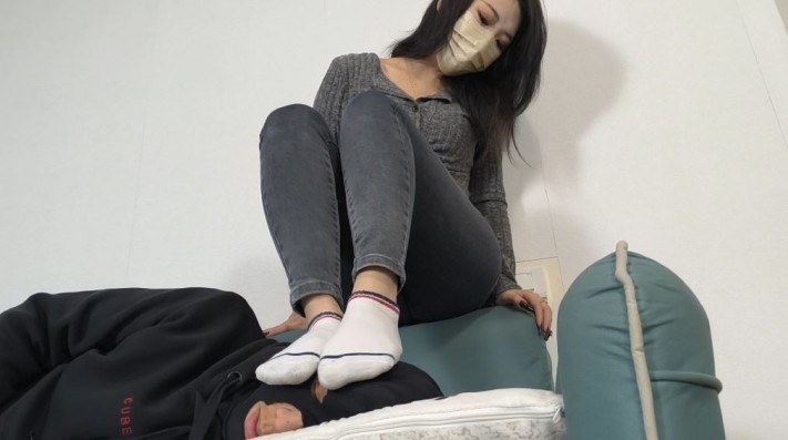 【女神学院·稚主kk】棉袜牛仔裤调教 -套路艾彩视频