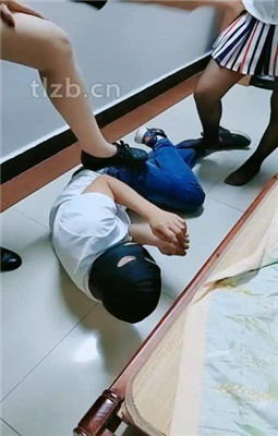 【广东迪迪】双S-偷舔主人的jio被暴打【完整版】 -套路艾彩视频