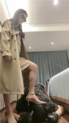 【漫漫】狗链遛狗/舔脏鞋底/吃口水/转胯鞭打 -套路艾彩视频