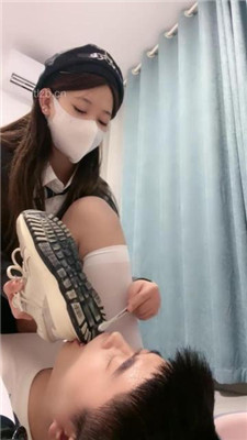 【樱子大人】狗舌头擦鞋器-鞋耳光/踩狗爪/全体重踩踏/鞭打 -套路艾彩视频