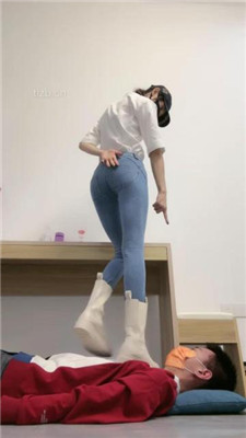 【美娜格格】白短靴&AJ全体重踩地毯 -套路艾彩视频
