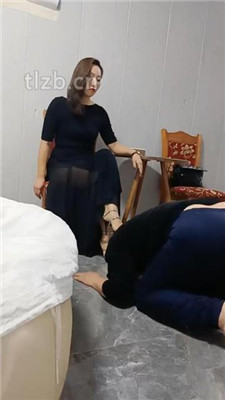 【冷御女王】拖鞋抽耳光-浓痰赏赐