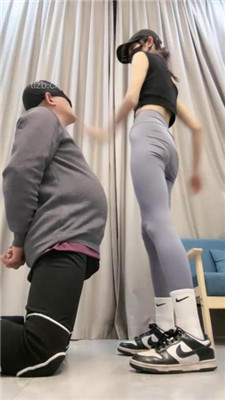 【美娜格格】AJ白袜女神暴打刑奴 -套路艾彩视频