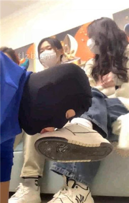 【精神小妹】4S素人学生主-恋足玩脚奴 -套路艾彩视频