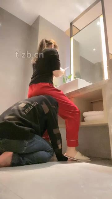【魅儿】圈养狗奴睡前伺候